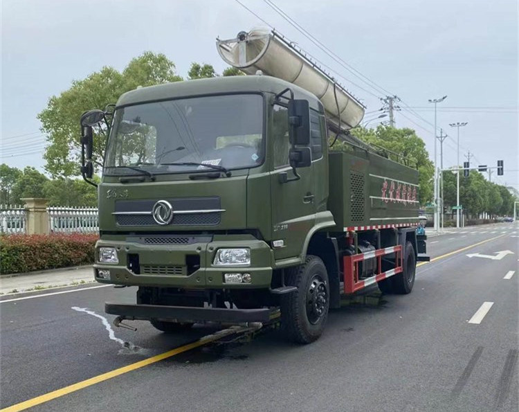 东风天锦光伏板太阳能板清洗车