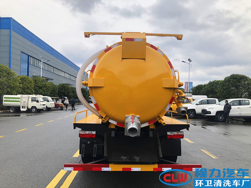 8.6方东风大多利卡吸污车（国六）